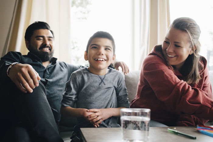 young-boy-sitting-between-his-parents-jpg
