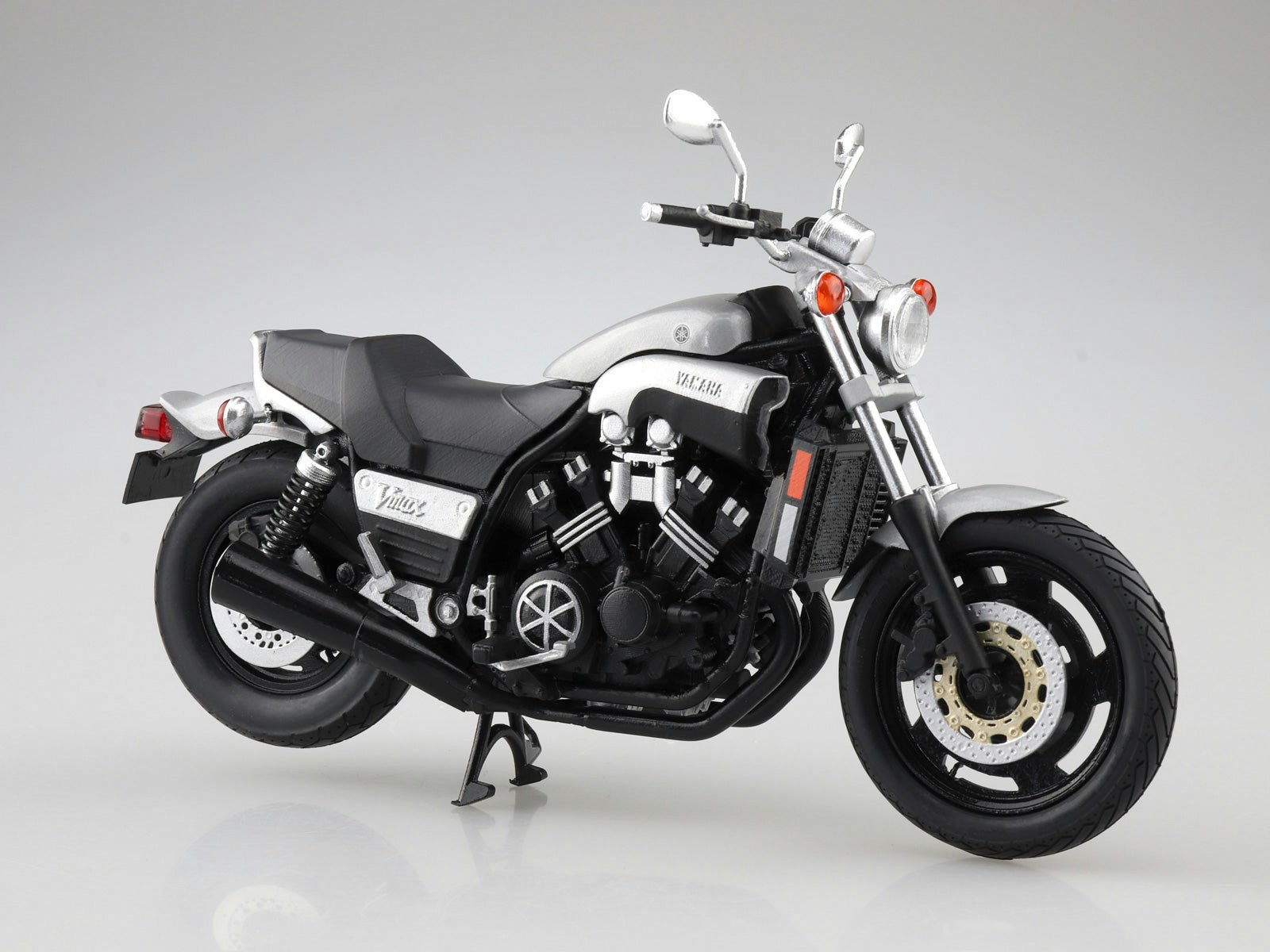 1/12 Diecast Yamaha VMAX (New Silver Dust)
