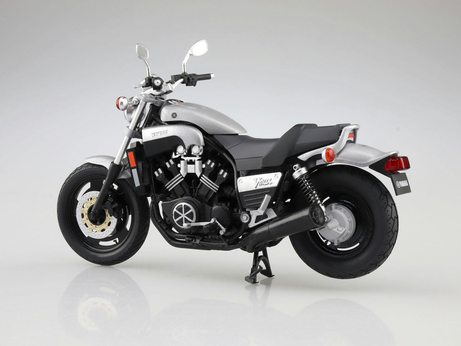 1/12 Diecast Yamaha VMAX (New Silver Dust)