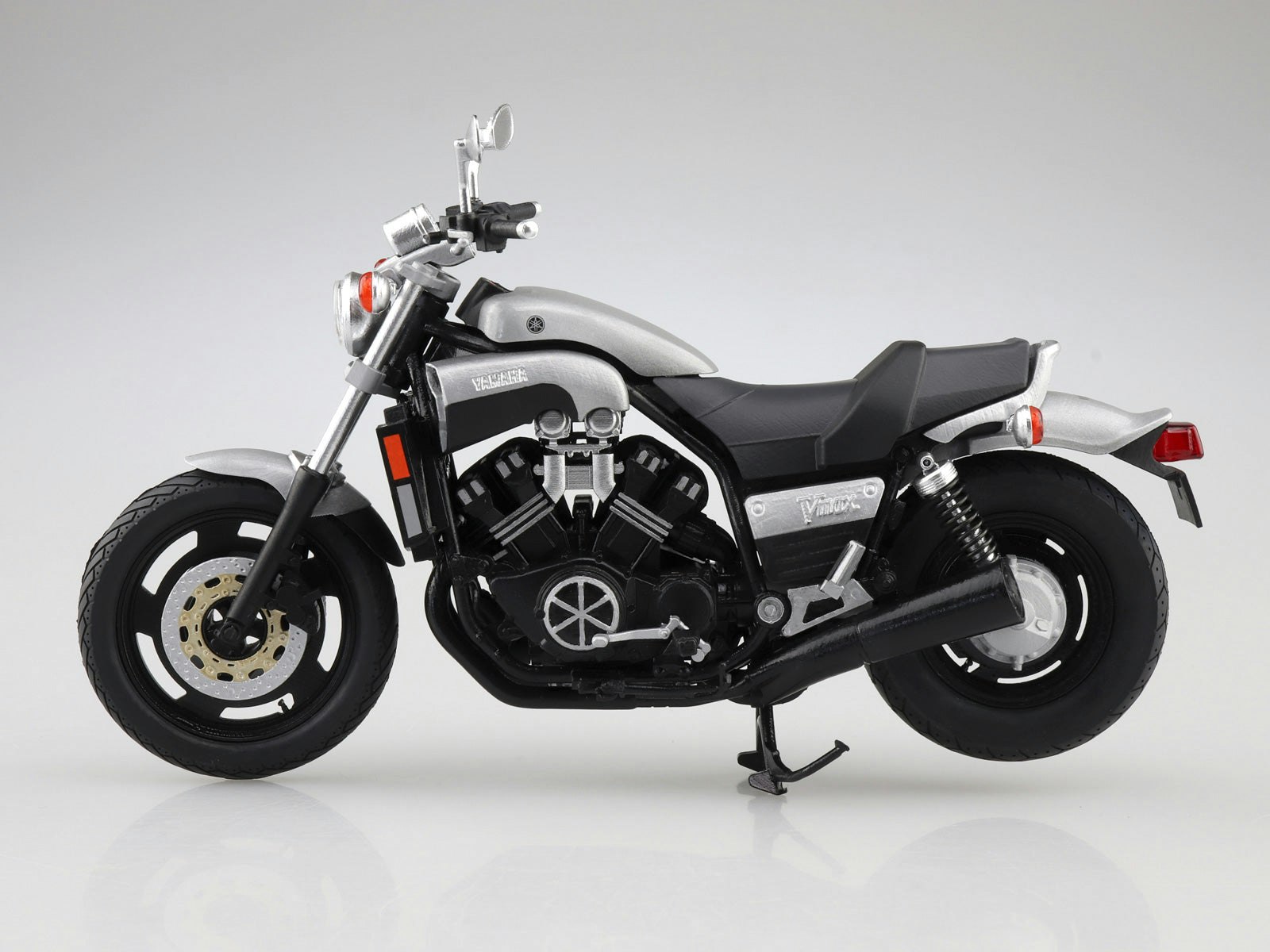 1/12 Diecast Yamaha VMAX (New Silver Dust)