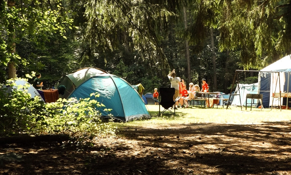 13-tips-summer-camping-guide-campsite-group-shade-jpg