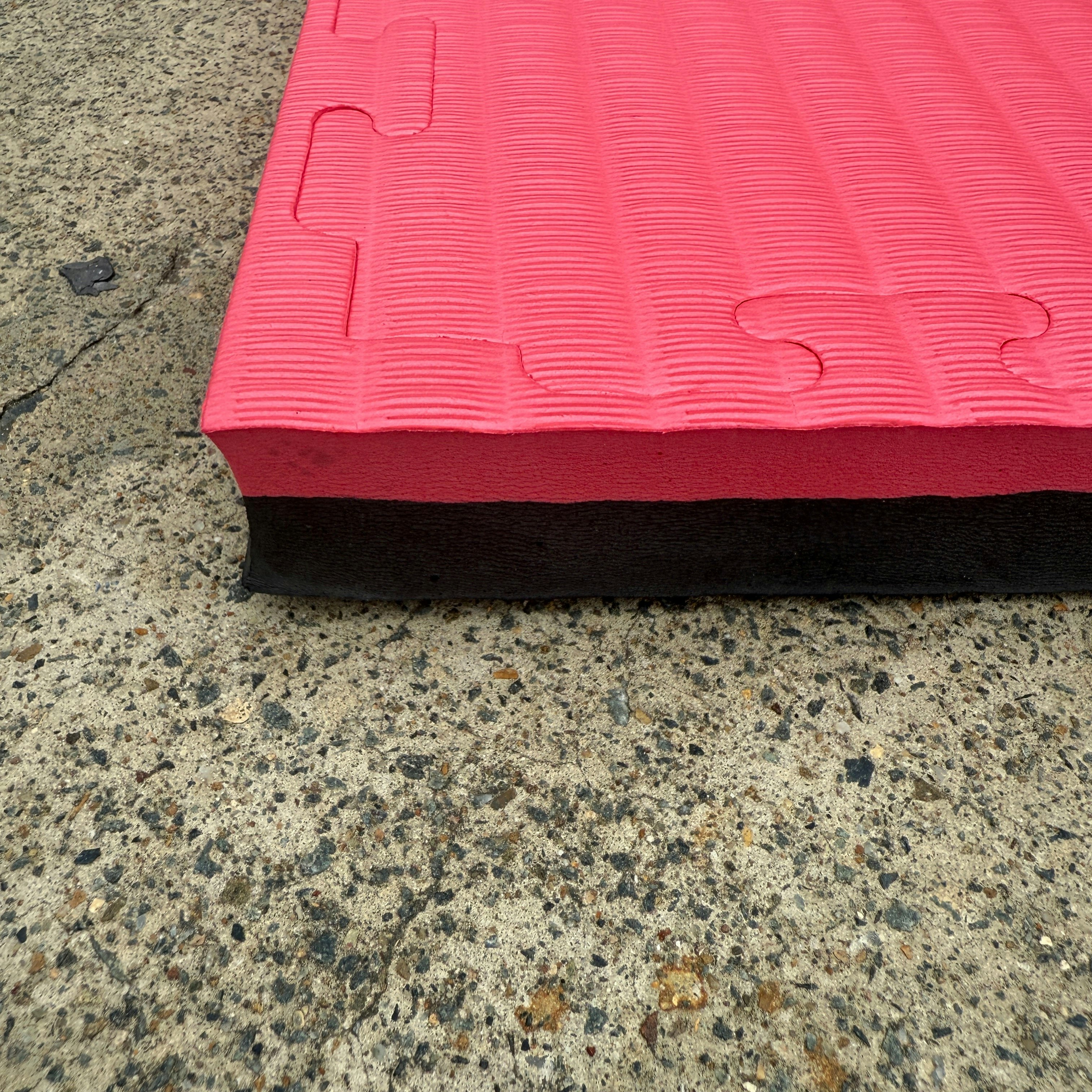 5 x 40mm EVA Foam Jigsaw Interlocking Floor Tile Mat 1m x 1m BLACK / RED