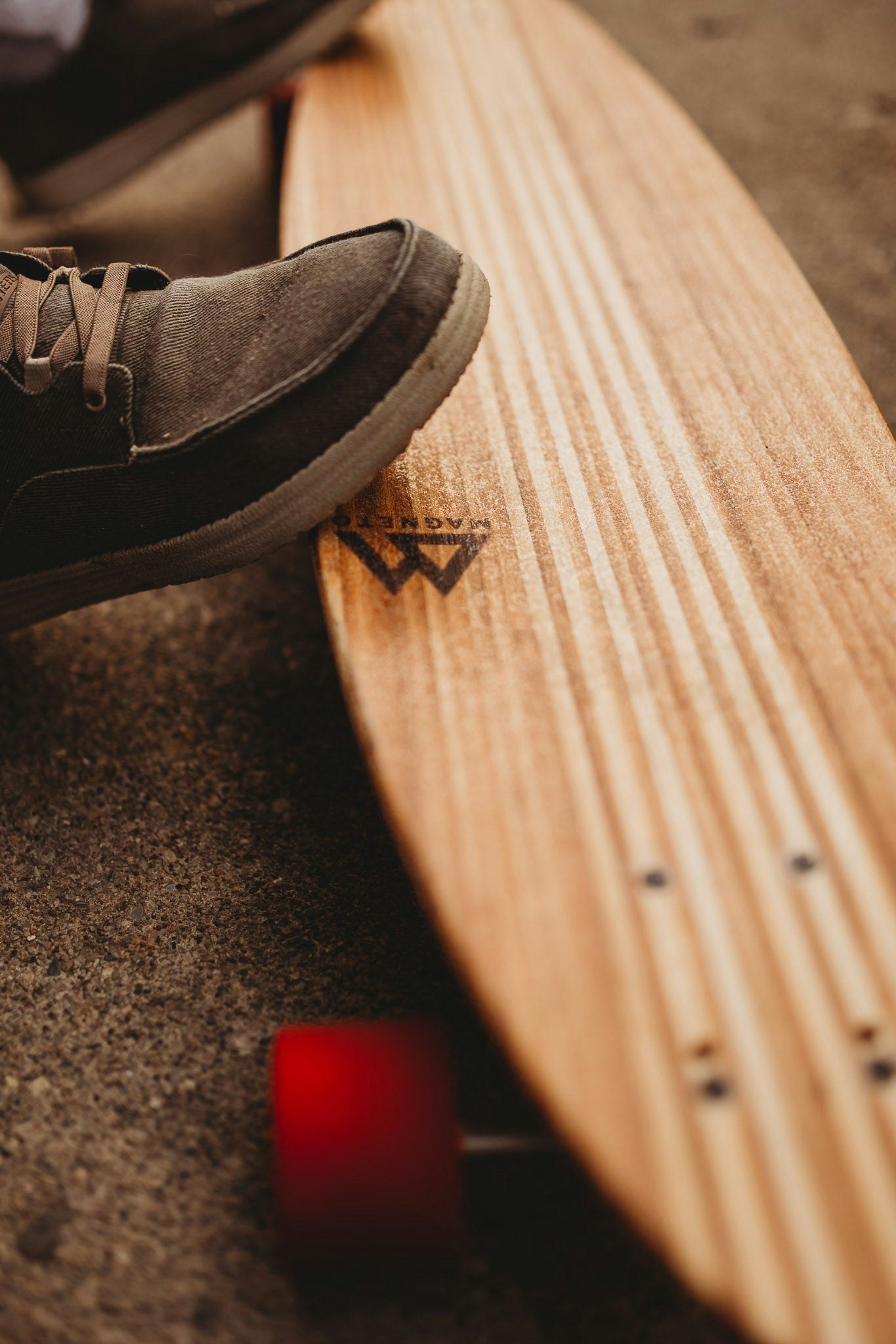 Magneto 42" Hana Pintail Longboard Skateboard