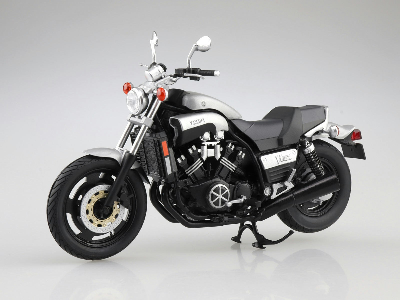 1/12 Diecast Yamaha VMAX (New Silver Dust)