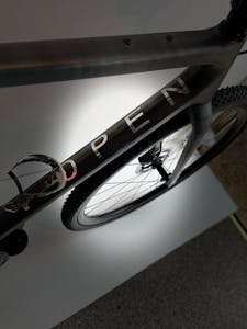 Custom gelakte drmofiets Open Up + Classified 2024