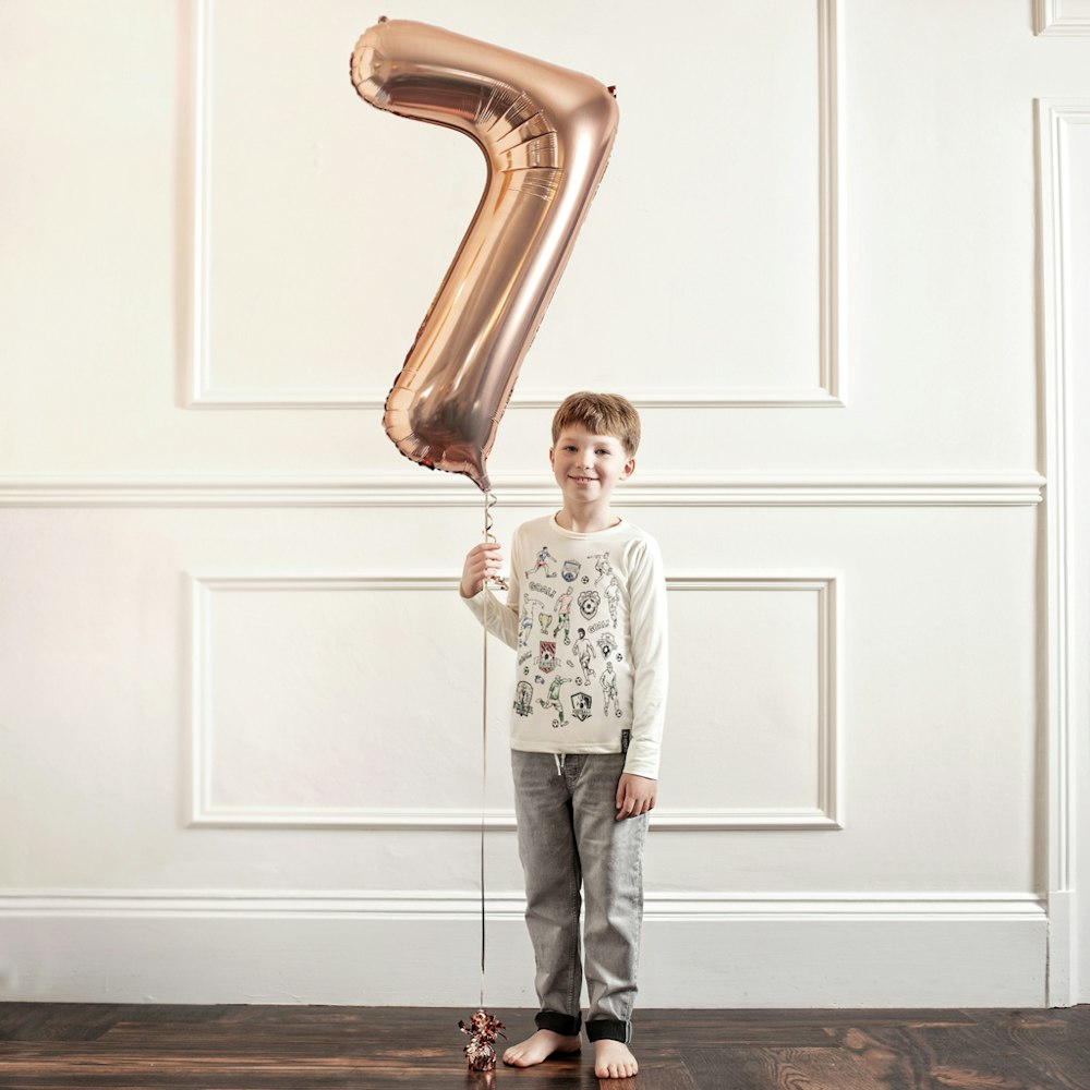 Selfie Craft Co football heroes  colour in top with fabric pens