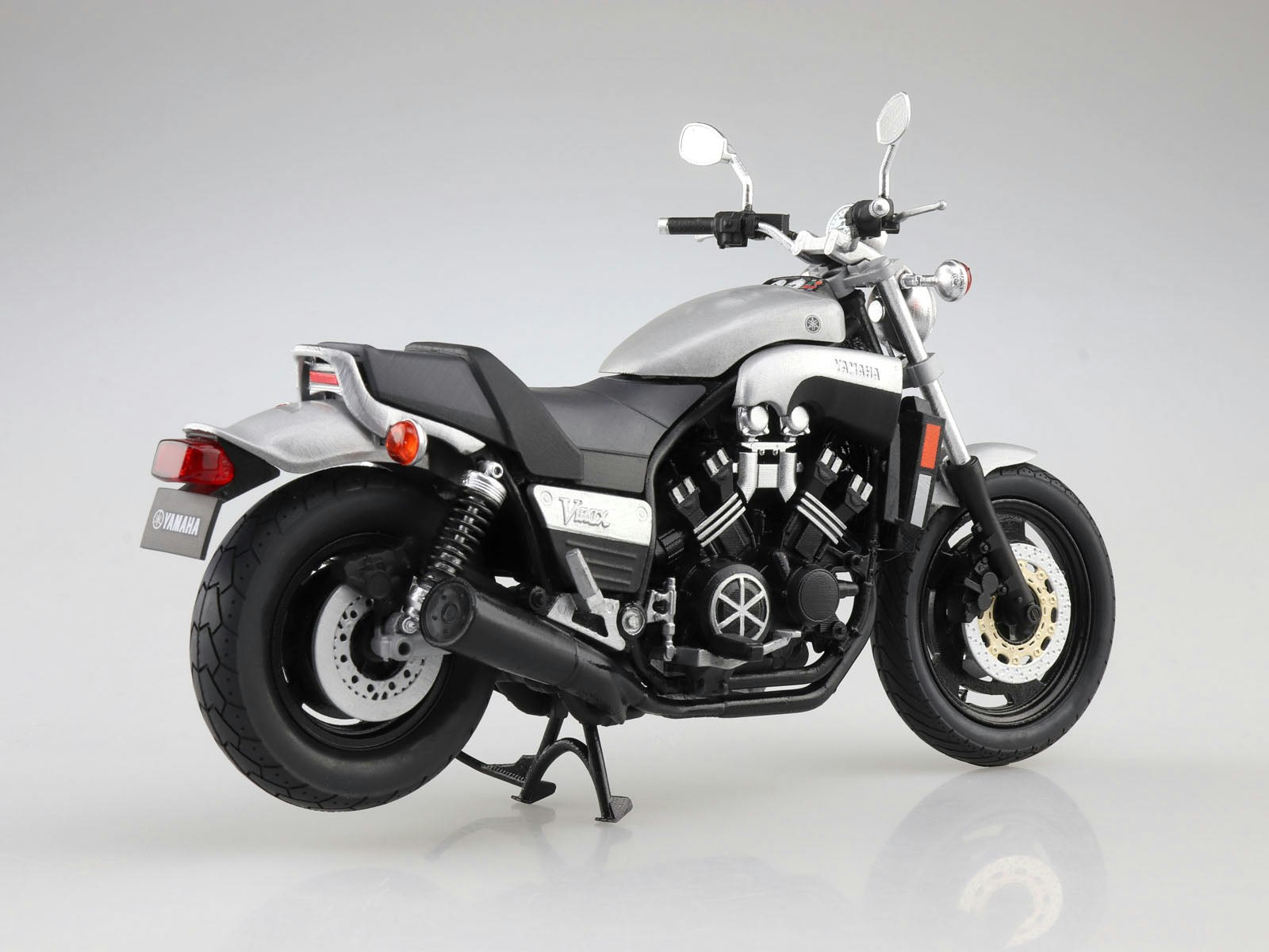 1/12 Diecast Yamaha VMAX (New Silver Dust)