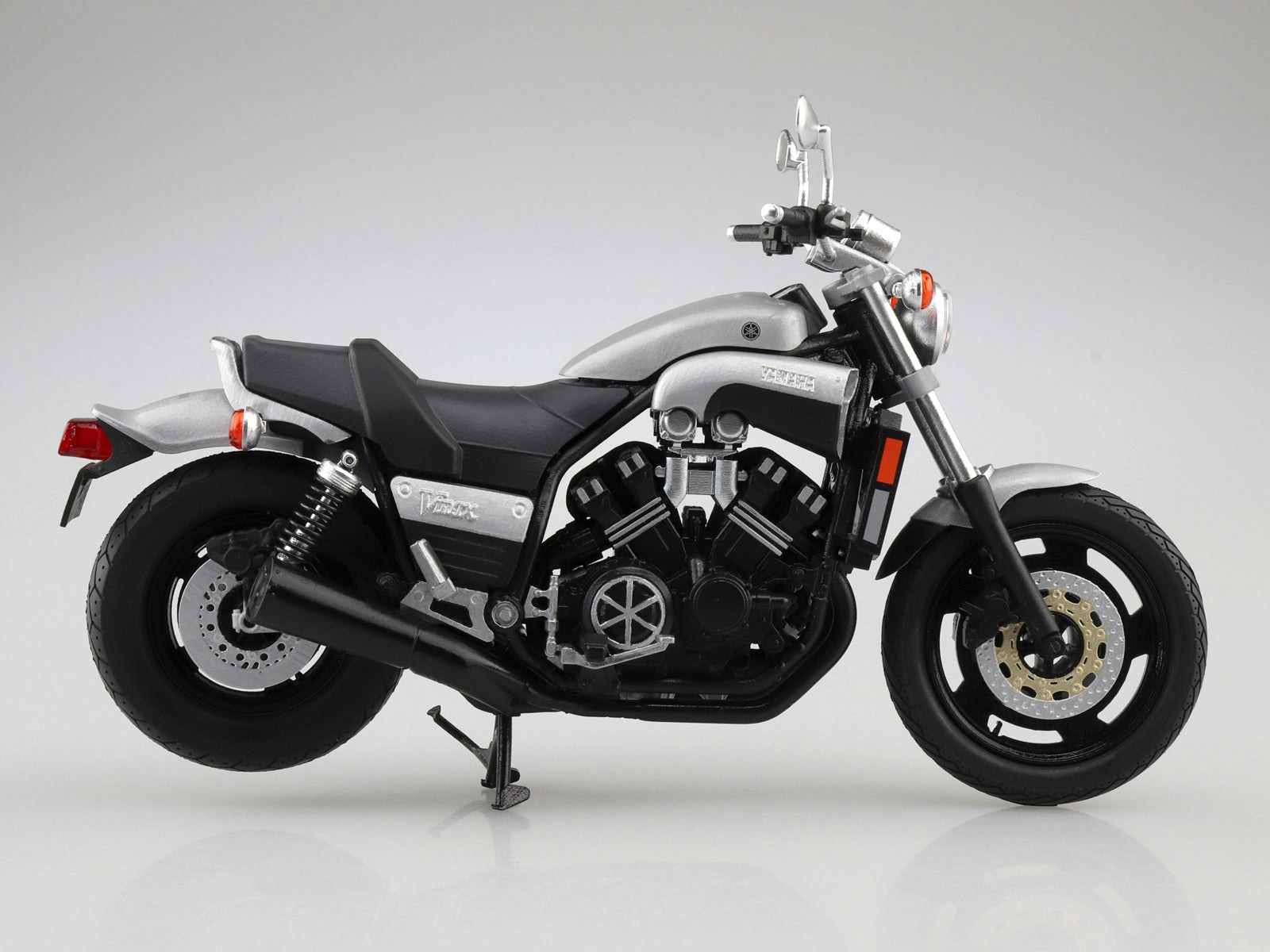 1/12 Diecast Yamaha VMAX (New Silver Dust)
