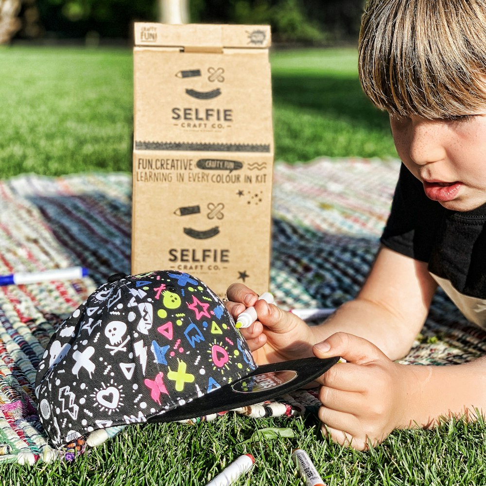 Selfie Craft Co Graffiti Colour In Cap With Six Fabric Pens