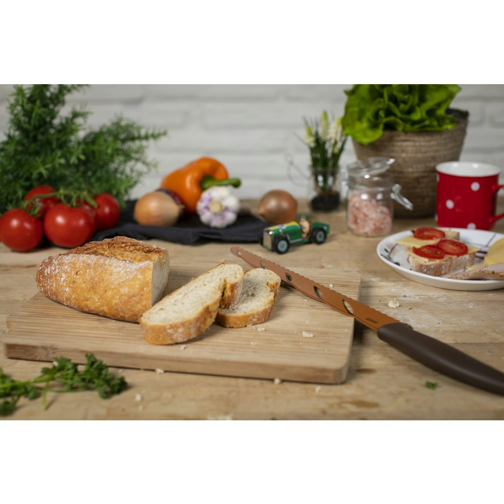 Kuhn Rikon Colori® Bread & Baguette Knife
