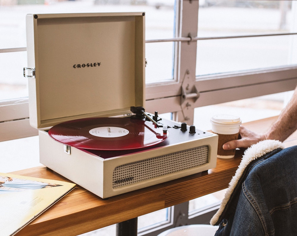 Crosley Voyager Dune - Bluetooth Portable Turntable image number null
