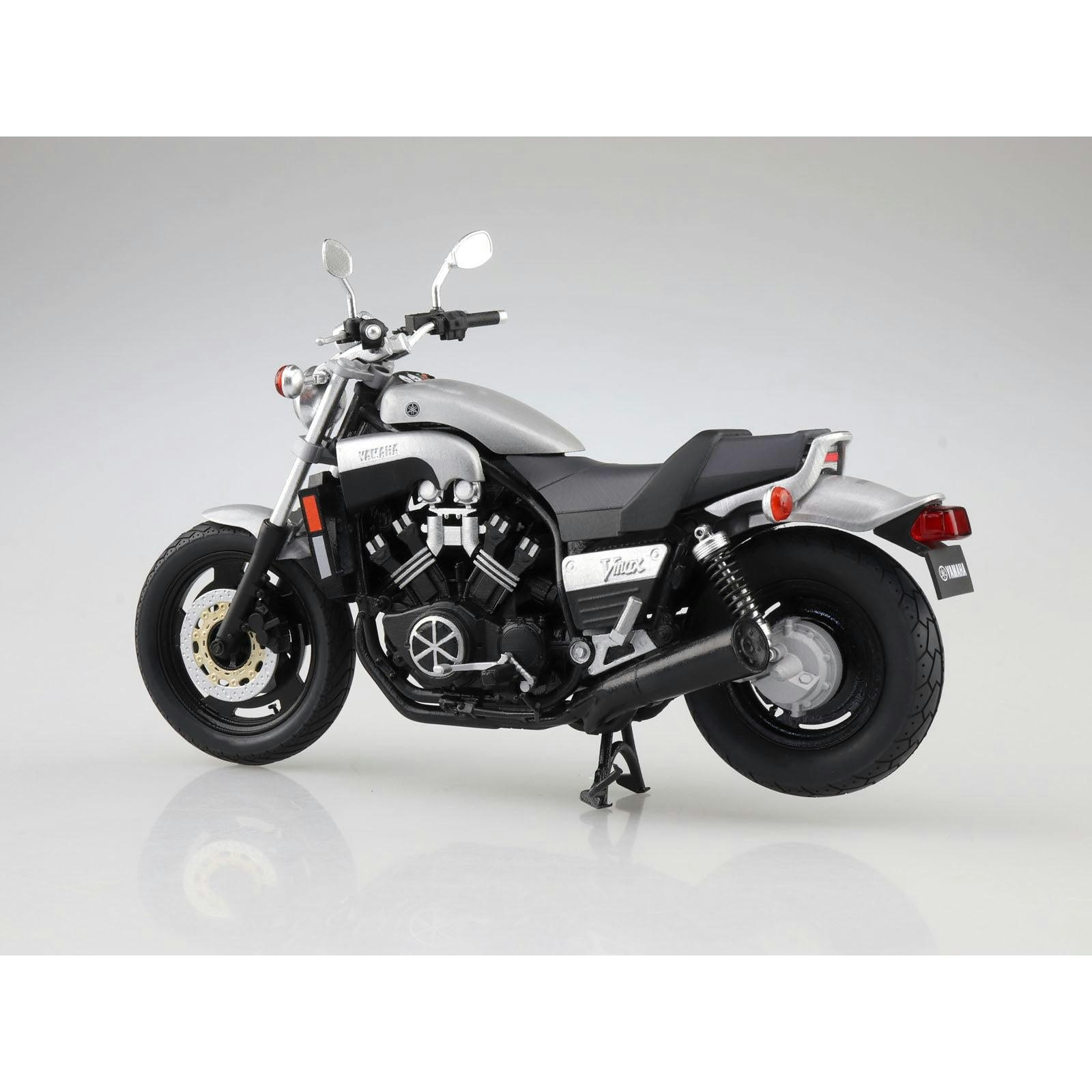 1/12 Diecast Yamaha VMAX (New Silver Dust)