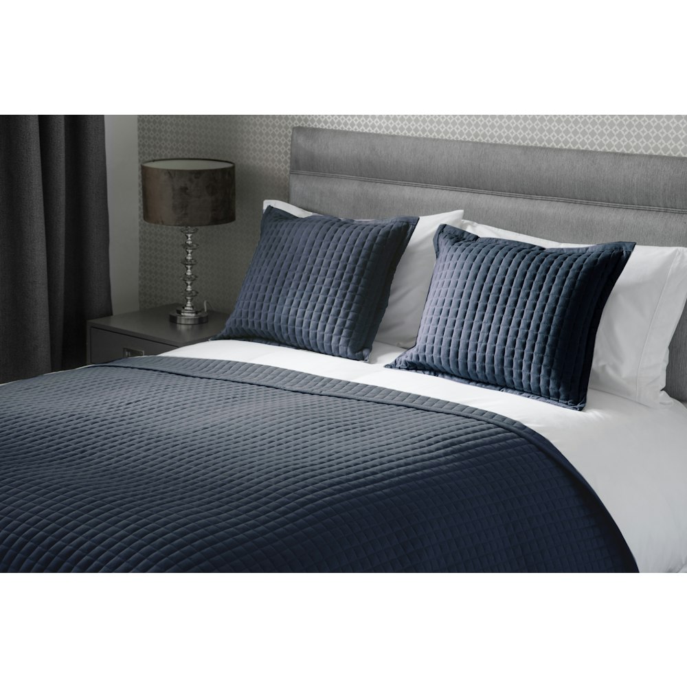 Belledorm Crompton Quilted Throw