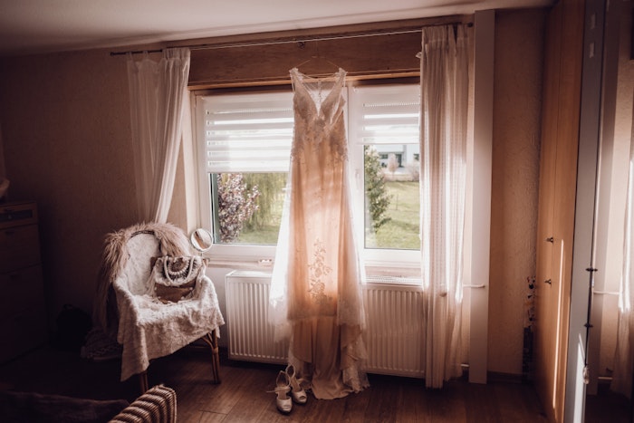boho-hochzeit-im-herbst-styled-shoot-frankfurt-getting-ready-brautkleid-jpg