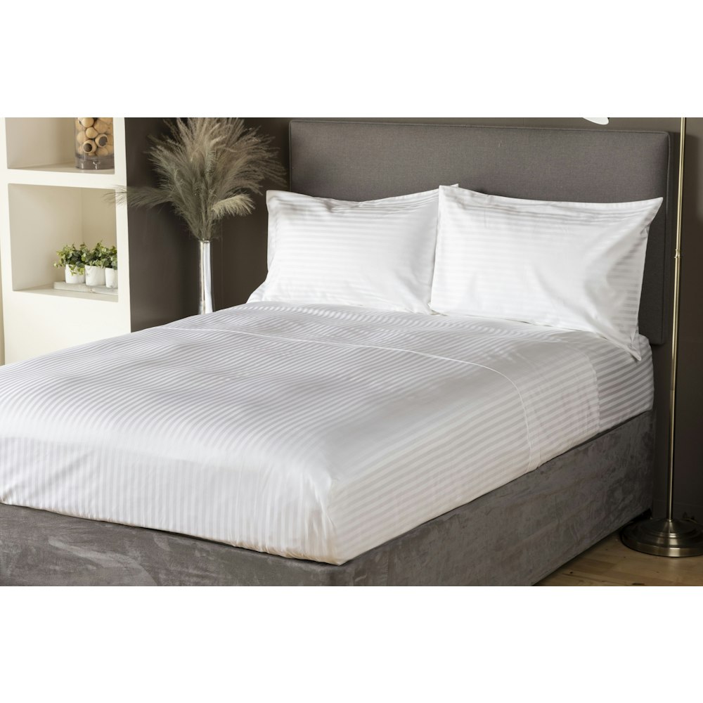 Belledorm Hotel Suite Satin Stripe 540 Thread Count Flat Sheet