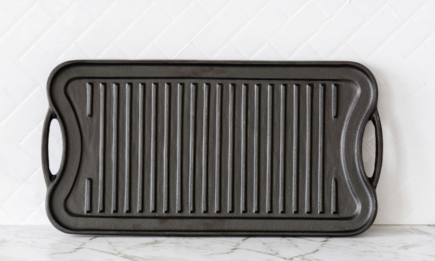 Oil-seasoned Ready to use 50.7x25.8cm Reversible Cast Iron Grill - Black Oil-seasoned Ready to use 50.7x25.8cm Reversible Cast Iron Grill - Black