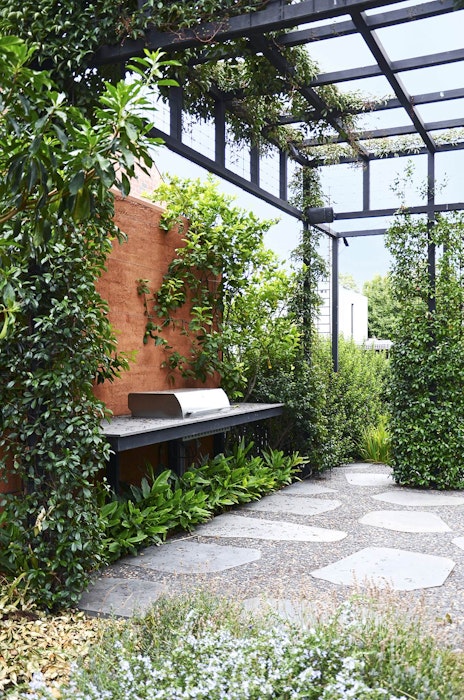 australian-homes-and-gardens-rambling-inner-city-garden-jpg