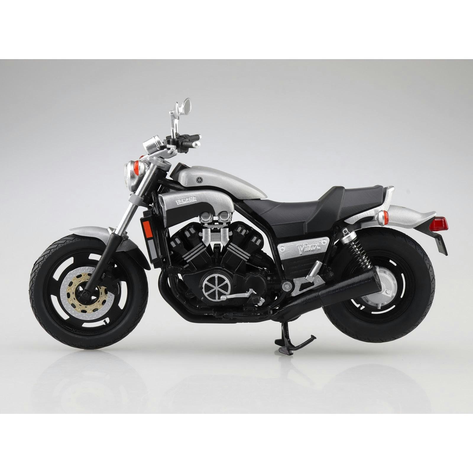 1/12 Diecast Yamaha VMAX (New Silver Dust)