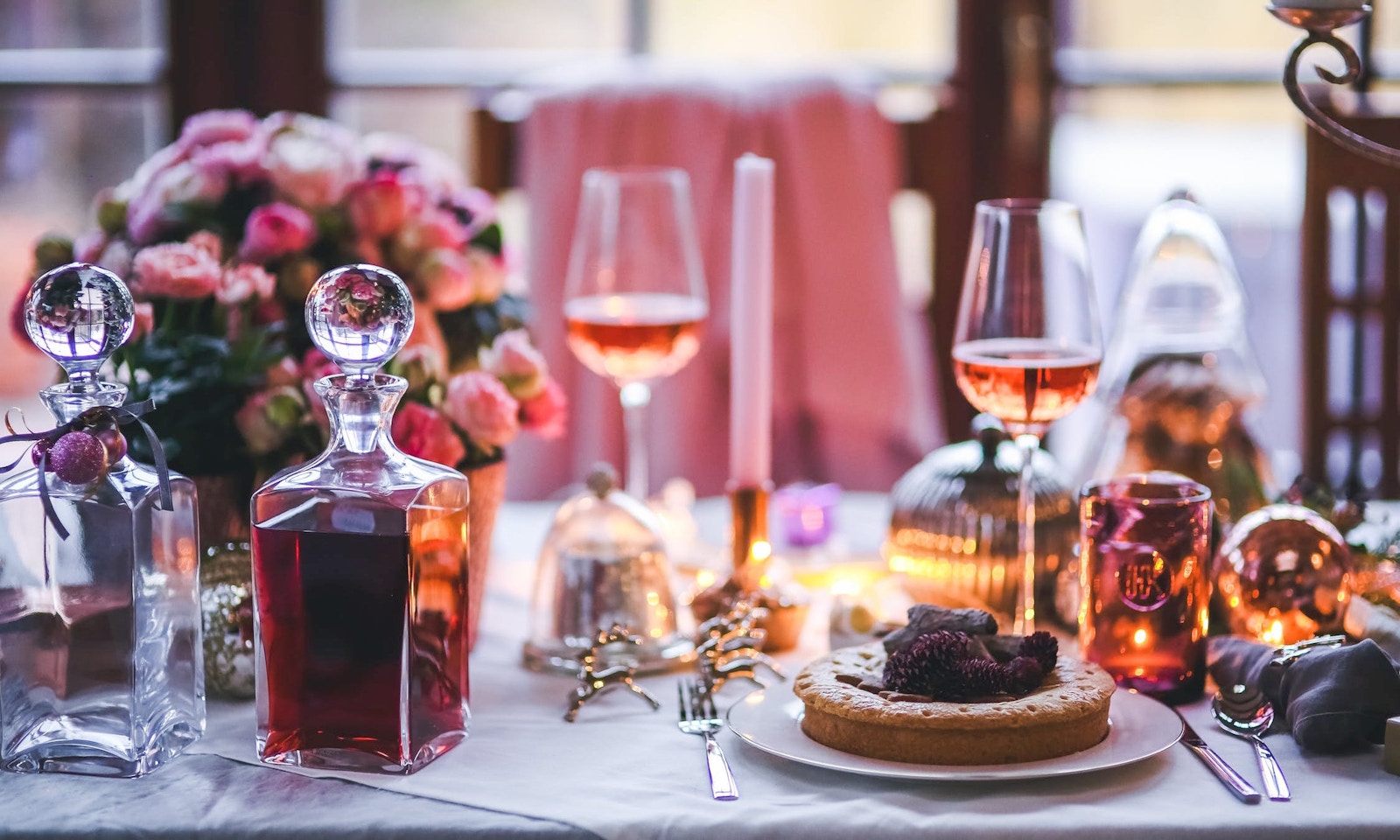 Fresh & Easy Ways To Decorate Your Christmas Table